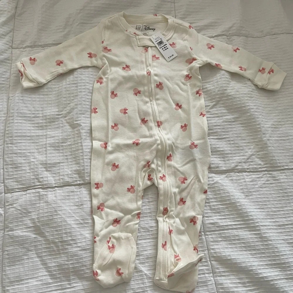 Baby Gap Disney/ Minnie Mouse footsie pajamas size 6-9 months